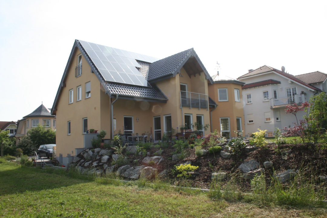 Neubau eines Einfamilienwohnhauses mit Praxis in Engelhelms